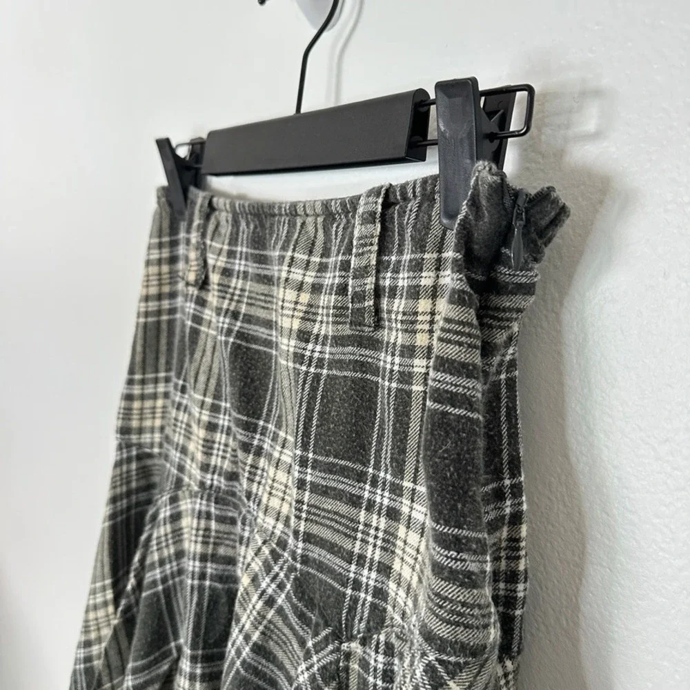 BDG Plaid A-Line Skirt XS Gray Cream Frayed Hem Grunge 100% Cotton Y2K - Picture 4 of 10
